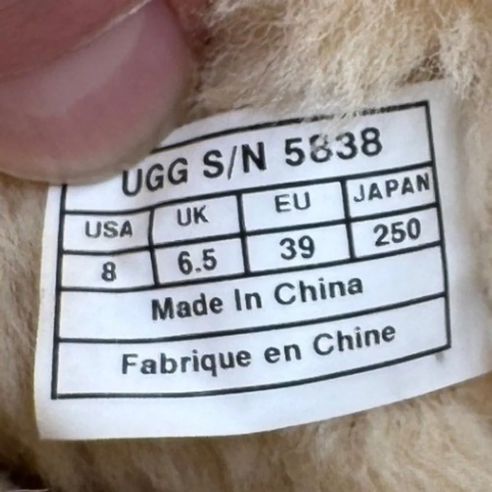 UGG Australia‎ Bailey Button Bomber Boots Chestnut Brown Sheepskin 5838 Mens 8